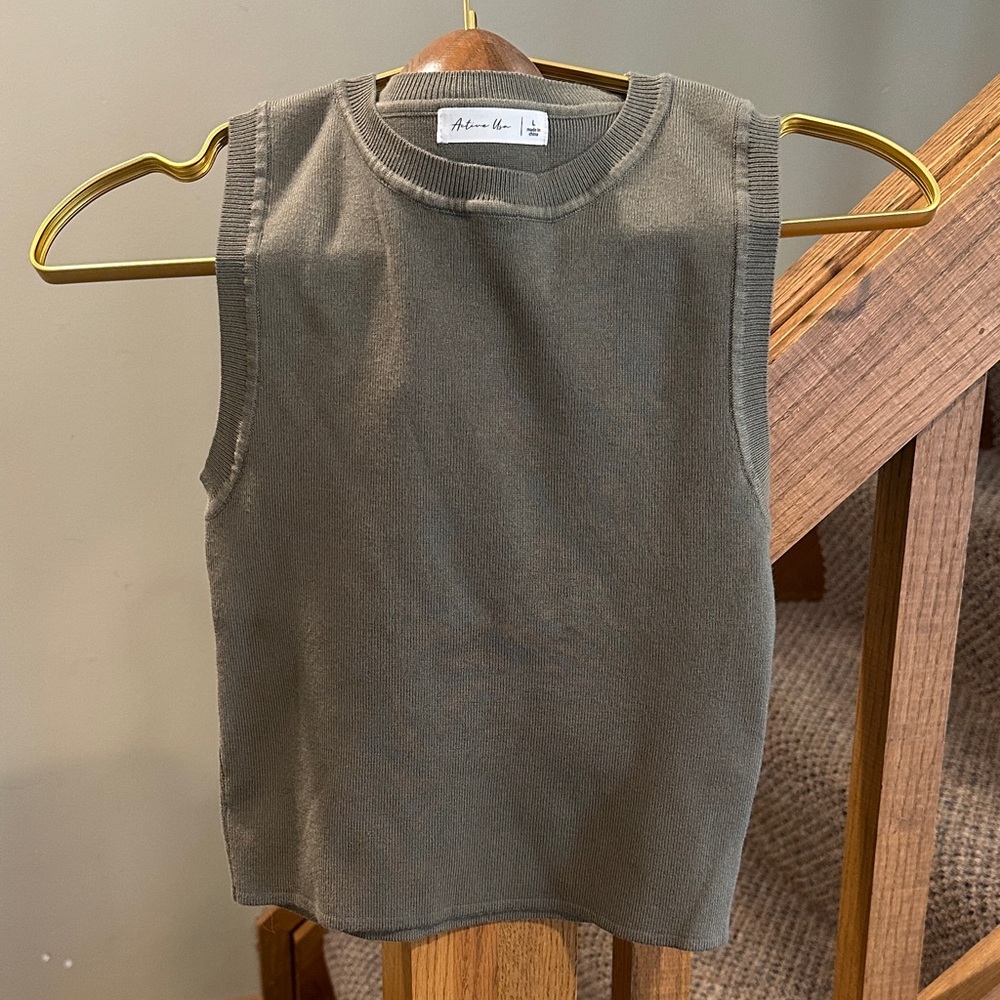 Active USA Khaki Sleeveless Crop Top